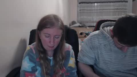 Snapshot of jenisandpeter chatting on 11/22/25, 08:30 JenisAndPeter online show from 11/22/25, 08:30