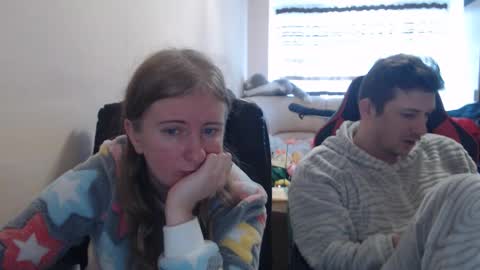 Snapshot of jenisandpeter chatting on 11/24/25, 08:47 JenisAndPeter online show from 11/24/25, 08:47