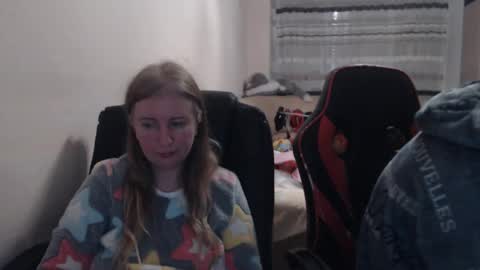 Snapshot of jenisandpeter chatting on 11/26/25, 07:37 JenisAndPeter online show from 11/26/25, 07:37