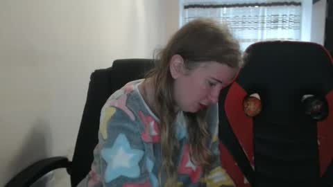 Snapshot of jenisandpeter chatting on 11/28/25, 08:17 JenisAndPeter online show from 11/28/25, 08:17