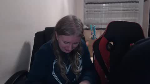 Snapshot of jenisandpeter chatting on 12/01/25, 06:46 JenisAndPeter online show from 12/01/25, 06:46