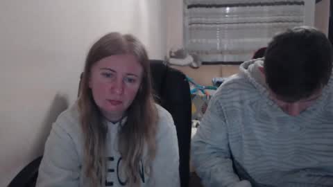 Snapshot of jenisandpeter chatting on 12/13/25, 08:04 JenisAndPeter online show from 12/13/25, 08:04