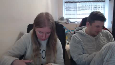 Snapshot of jenisandpeter chatting on 12/14/25, 08:09 JenisAndPeter online show from 12/14/25, 08:09