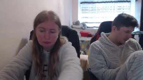 Snapshot of jenisandpeter chatting on 12/15/25, 08:18 JenisAndPeter online show from 12/15/25, 08:18