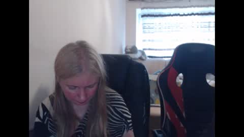 JenisAndPeter online show from 05/11/26, 04:04