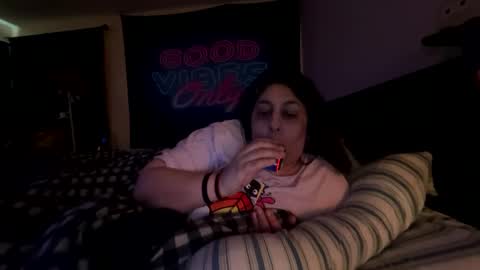 Snapshot of jennabrady chatting on 09/27/25, 02:33 Dragon Queen. Be my Dragon -- and online show from 09/27/25, 02:33