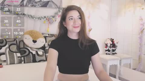 Snapshot of jennaclover chatting on 12/19/25, 06:42 jenna online show from 12/19/25, 06:42