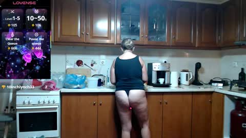 Snapshot of jennadeluxe chatting on 11/06/25, 04:52 Jenna online show from 11/06/25, 04:52