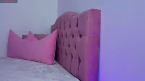 Snapshot of jenner_tay chatting on 06/10/26, 02:45 jenner online show from 06/10/26, 02:45