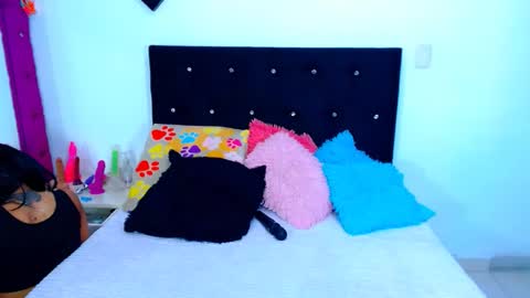 jenn online show from 11/26/25, 11:11