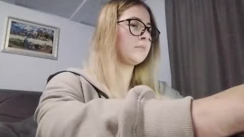 Nicol online show from 12/15/25, 08:57