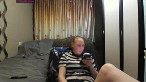 Snapshot of jennideep chatting on 04/17/26, 05:27 JenniDeep online show from 04/17/26, 05:27