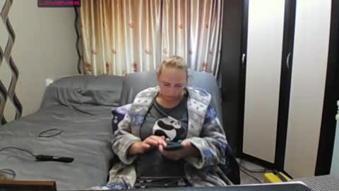 Snapshot of jennideep chatting on 06/08/26, 02:17 JenniDeep online show from 06/08/26, 02:17