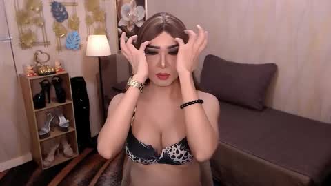 Snapshot of jenniegarcia chatting on 11/17/25, 02:23 jenniegarcia online show from 11/17/25, 02:23