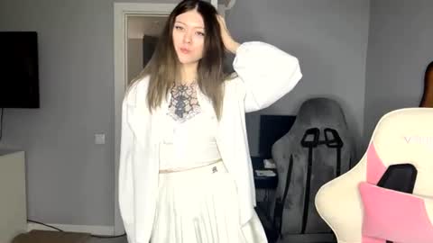 Snapshot of jenniehospelhorn chatting on 06/14/26, 10:17 Michelle online show from 06/14/26, 10:17