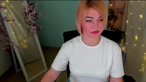 Jennifer online show from 06/19/26, 07:12