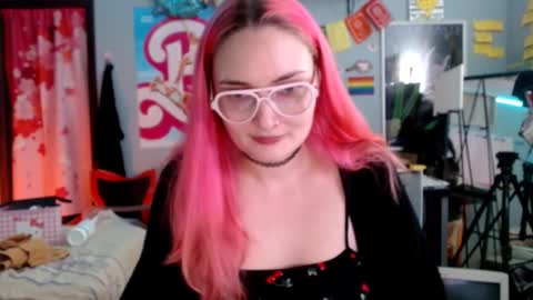 Jennifer Gwen online show from 12/17/25, 02:17