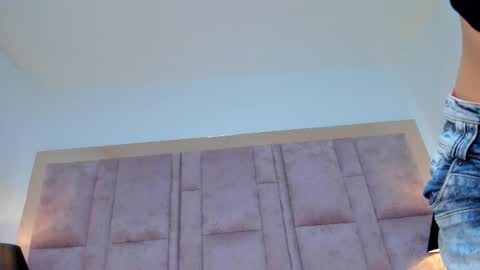 Snapshot of jenniferhillss chatting on 09/28/25, 01:55 U can call me Angel online show from 09/28/25, 01:55