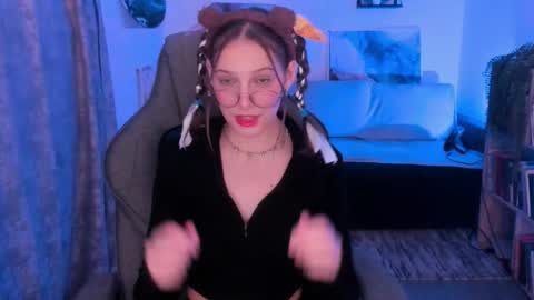 jenniferkiim online show from 11/25/25, 11:21