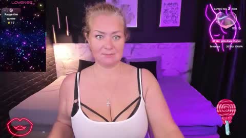 Jennifer online show from 10/30/25, 03:57