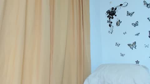 Snapshot of jenniferloveyou chatting on 10/13/25, 04:40 jenniferloveyou online show from 10/13/25, 04:40