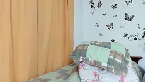 Snapshot of jenniferloveyou chatting on 11/19/25, 04:18 jenniferloveyou online show from 11/19/25, 04:18