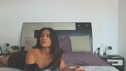 Snapshot of jennmullatta_ chatting on 10/28/25, 05:37 Jenn online show from 10/28/25, 05:37