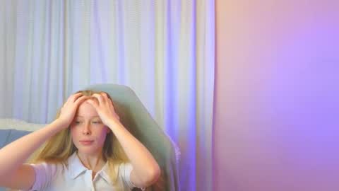 Snapshot of jenny_angelok chatting on 11/26/25, 10:05 Next broadcast on December 05 subject to change online show from 11/26/25, 10:05