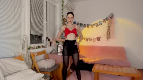 Jennifer Jenny Darling   online show from 12/21/24, 08:54