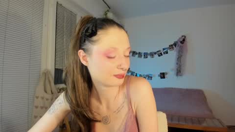 Jennifer Jenny Darling   online show from 01/18/25, 07:15