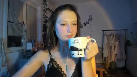 Jennifer Jenny Darling   online show from 11/05/25, 07:14