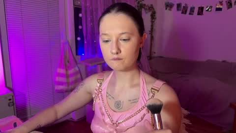 Jennifer Jenny Darling   online show from 06/07/26, 08:23