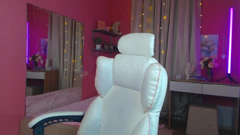 Snapshot of jenny_smitx chatting on 02/19/25, 12:11 jenny_smitx online show from 02/19/25, 12:11