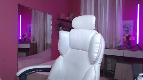 Snapshot of jenny_smitx chatting on 02/24/25, 11:43 jenny_smitx online show from 02/24/25, 11:43