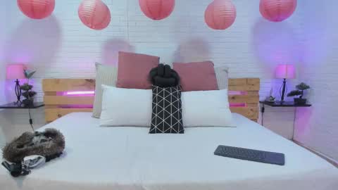 Angela online show from 09/18/25, 11:34