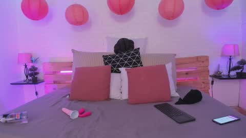 Angela online show from 09/30/25, 11:37