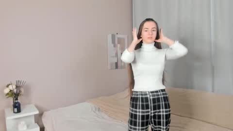 Snapshot of jeraldinefishell chatting on 10/20/25, 08:15 Kira online show from 10/20/25, 08:15