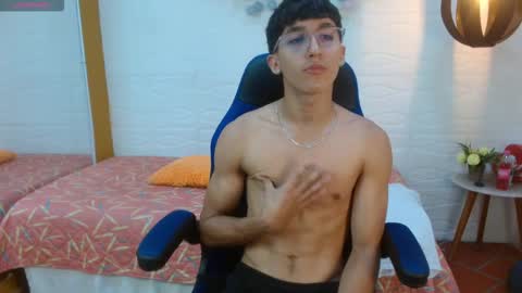 Snapshot of jeremy_job chatting on 12/05/25, 12:36 Jeremy online show from 12/05/25, 12:36