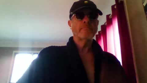Snapshot of jerflor chatting on 12/22/25, 12:57 jerflor online show from 12/22/25, 12:57