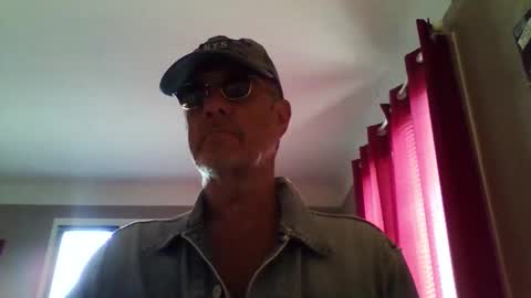 Snapshot of jerflor chatting on 04/20/26, 12:52 jerflor online show from 04/20/26, 12:52