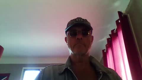 Snapshot of jerflor chatting on 04/21/26, 11:49 jerflor online show from 04/21/26, 11:49