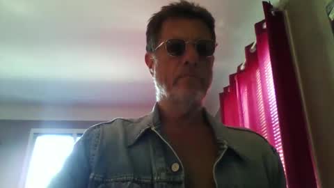 Snapshot of jerflor chatting on 05/15/26, 11:39 jerflor online show from 05/15/26, 11:39