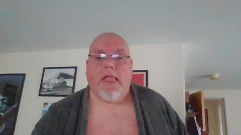 Snapshot of jerseyhammer01 chatting on 10/14/25, 08:04 Harry online show from 10/14/25, 08:04