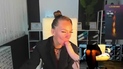 jesica_moon_peachy online show from 09/13/25, 01:38