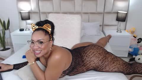 JESICA online show from 10/31/25, 01:23
