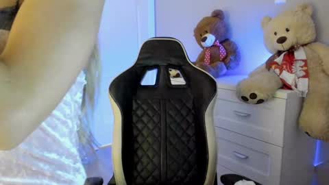 jess1ca_rabb1t online show from 01/25/25, 02:47