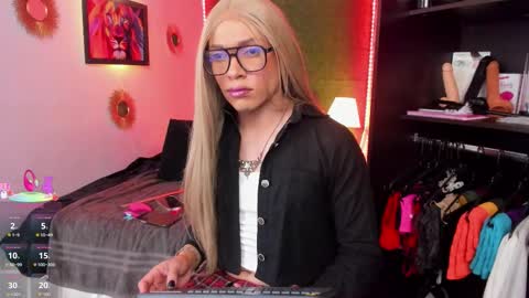 Snapshot of jess69jones chatting on 10/10/25, 04:11 Jess online show from 10/10/25, 04:11