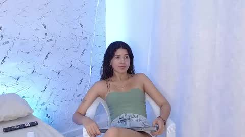 Snapshot of jessdant_luv chatting on 09/10/25, 05:18 Hello we are Jesse and Dante. online show from 09/10/25, 05:18