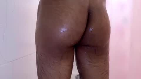 Snapshot of jesselopezcali chatting on 01/17/25, 07:27 Hungjessy online show from 01/17/25, 07:27