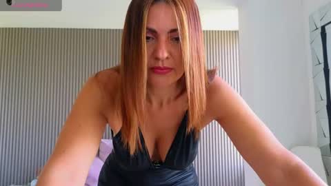 bella  adams online show from 06/18/26, 04:22